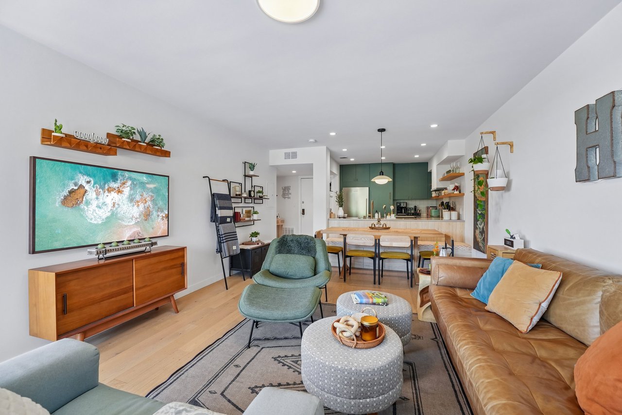 875 La Playa St