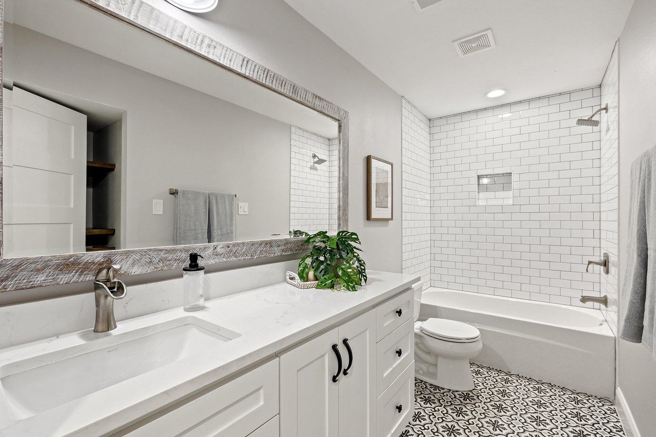 6905 Ladera Norte | Contemporary Northwest Hills Estate