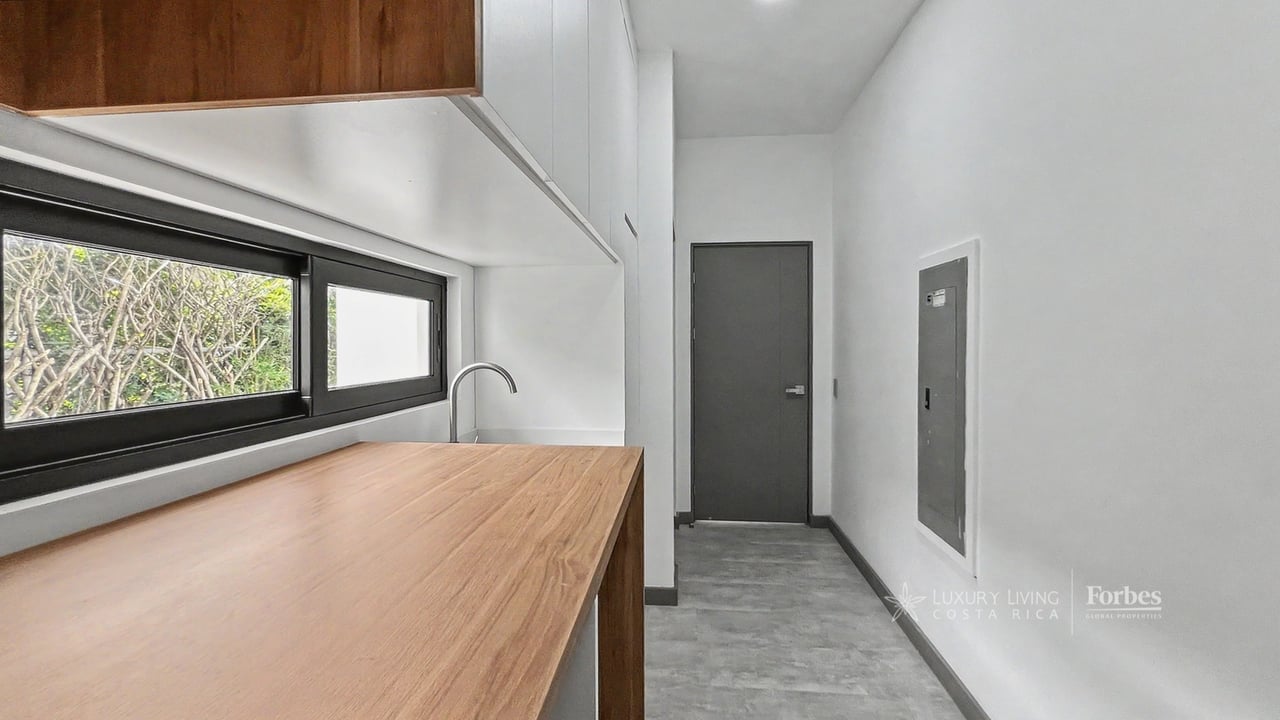 21468 - Remodeled 1-level house, 4 bedrooms, pool, terrace and garden