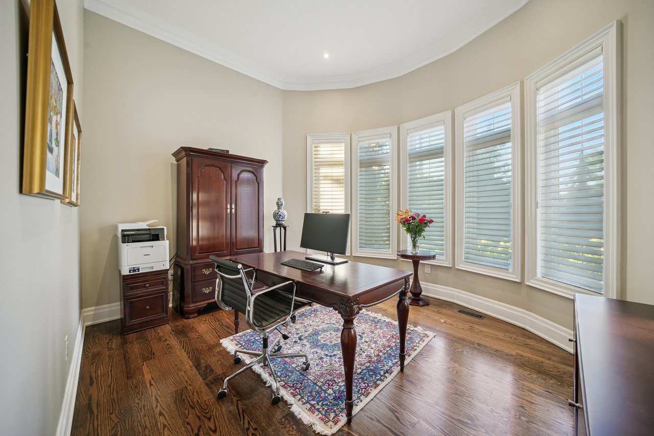 Show-stopping luxury in the heart of Southwest Oakville