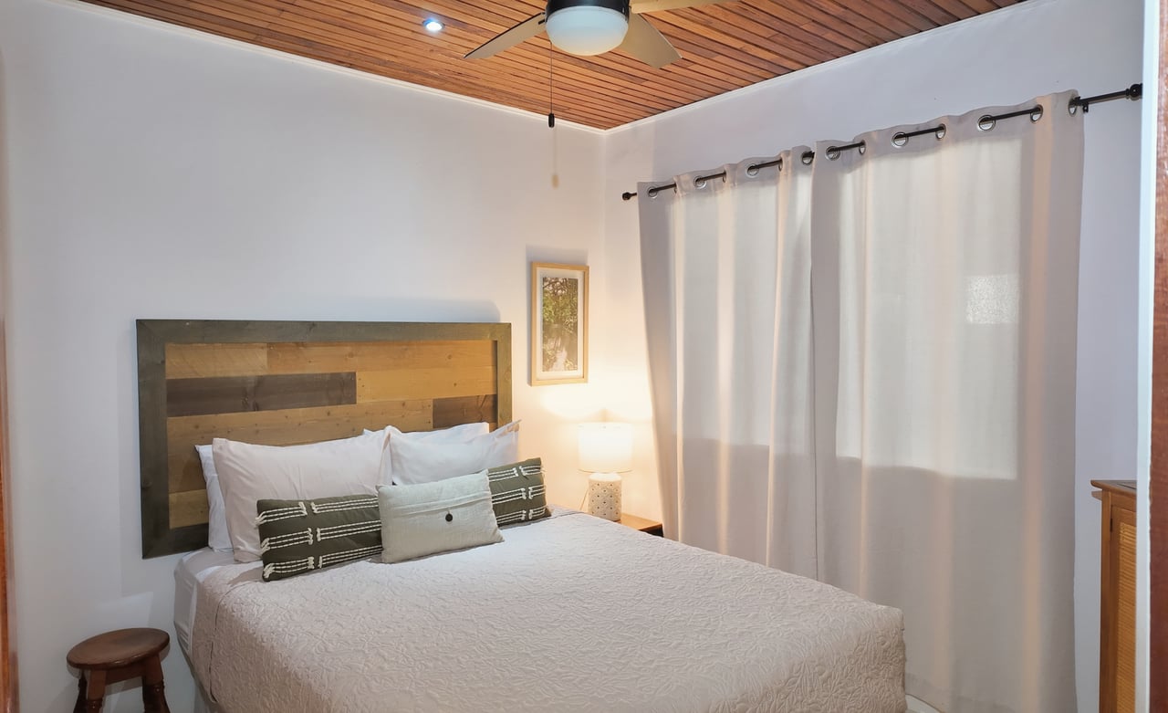 Flamingo Marina Cove 405 - Turnkey Beachfront Condo