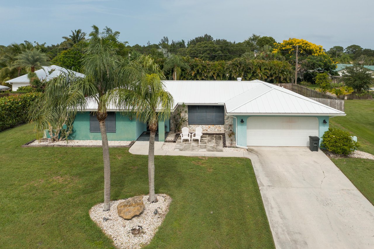 2473 N W Everglades Blvd