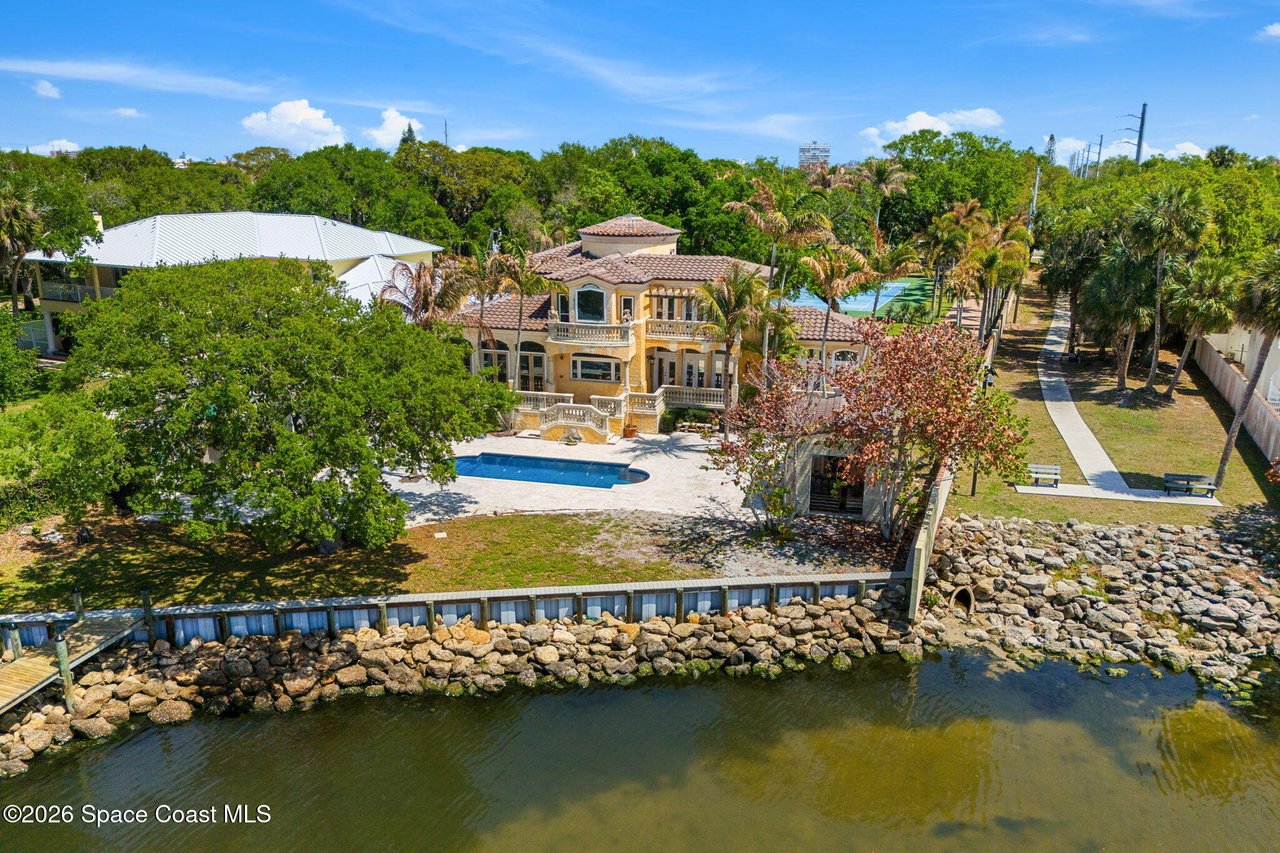 1000 N Riverside Dr