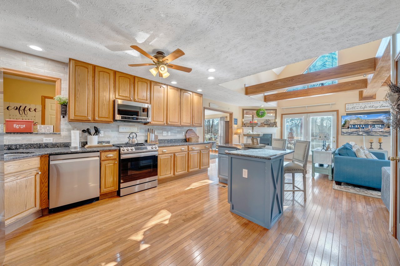 100 Sandpiper DR