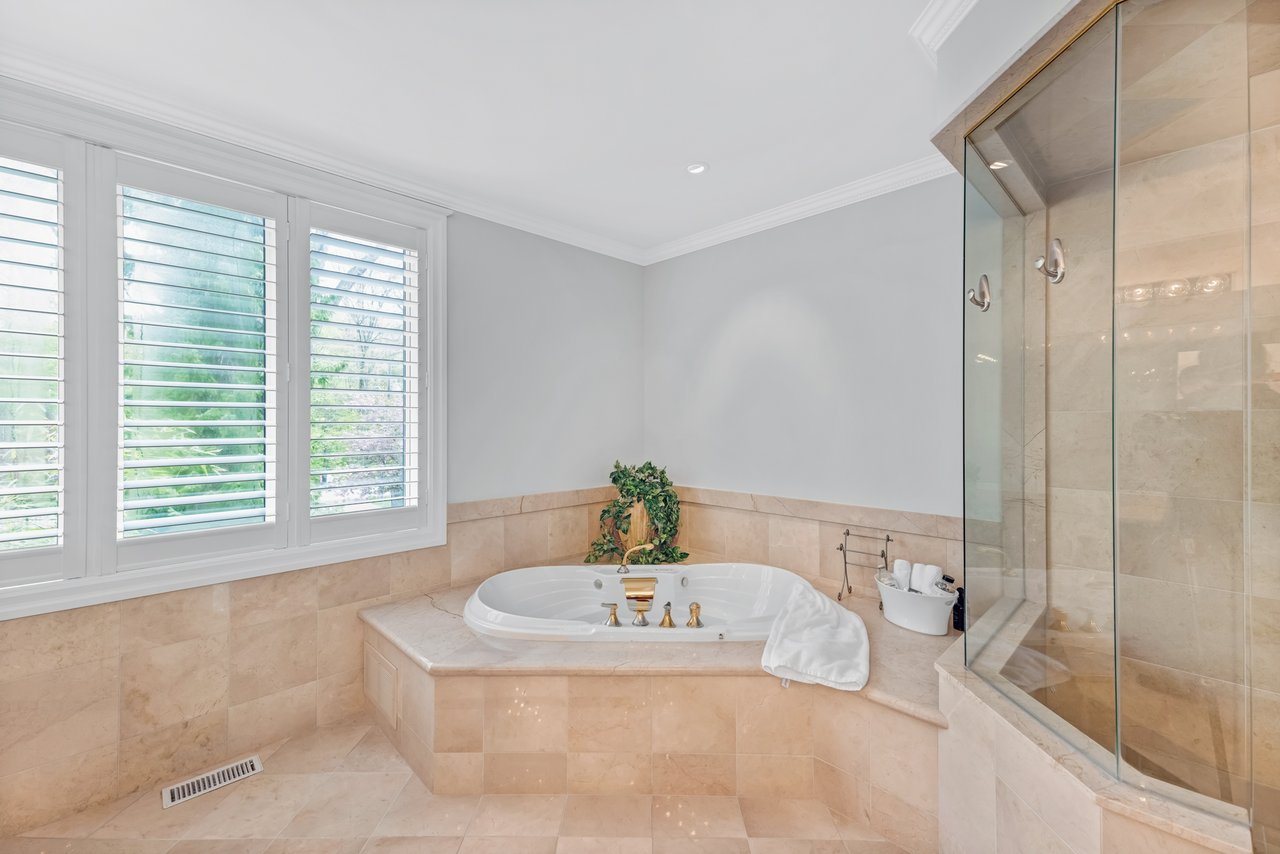2126 Parker Dr