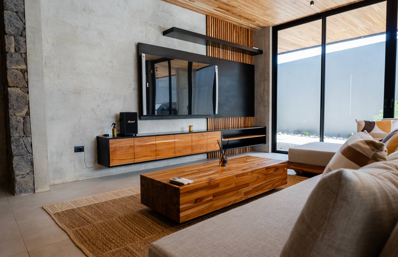 Casa Uchuva | Architectural Harmony of Wood, Stone, and Light