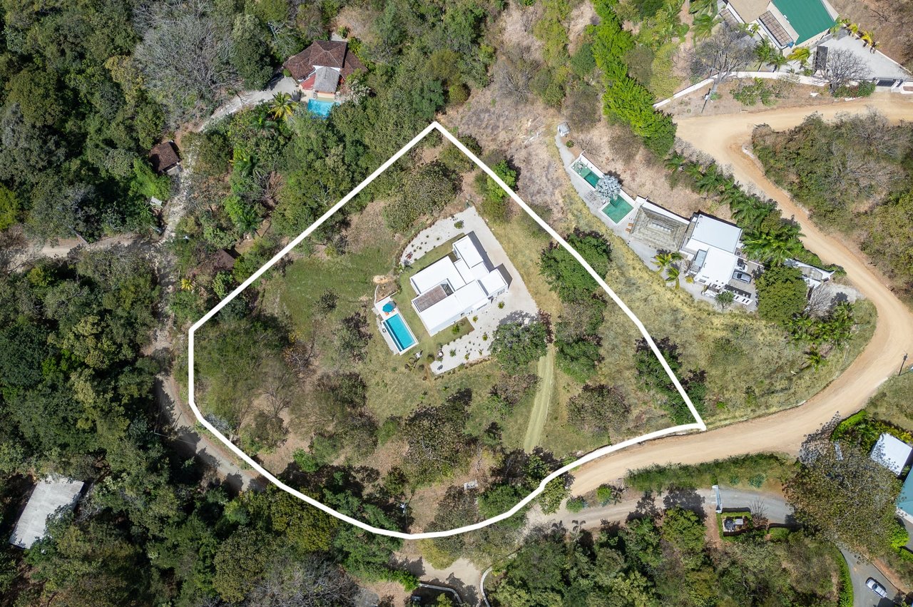 Finca Hermosa | Modern 3BR Luxury Villa with Infinity Pool in Exclusive Finca Panama Community