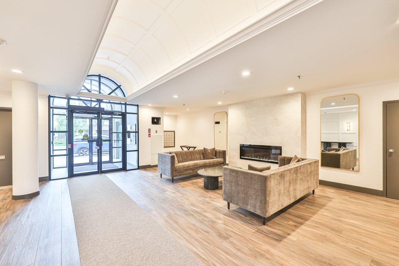 404-185 Robinson Street, Oakville