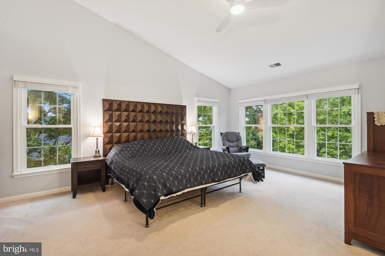 9417 Colonade Dr