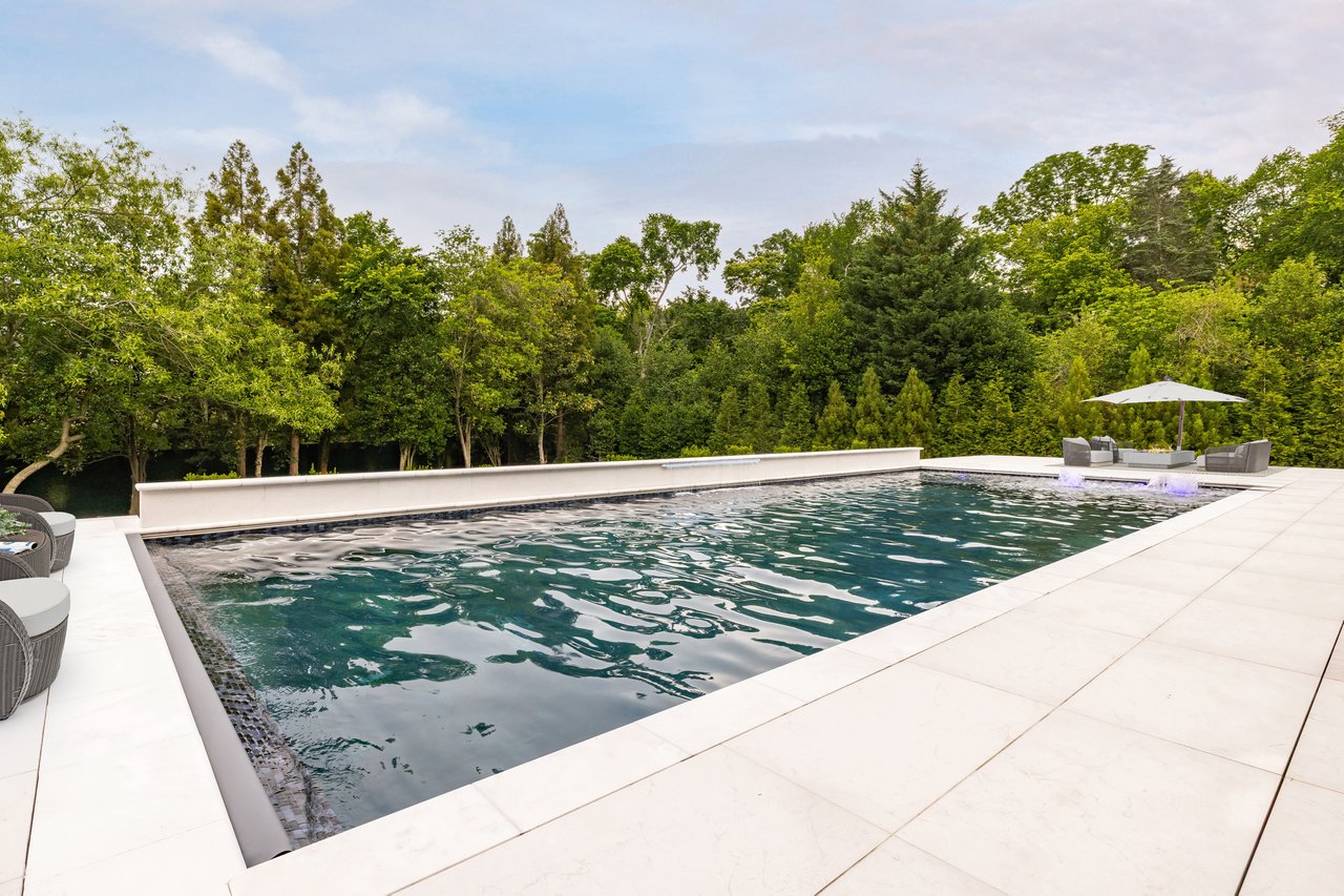 1102 Chain Bridge Road