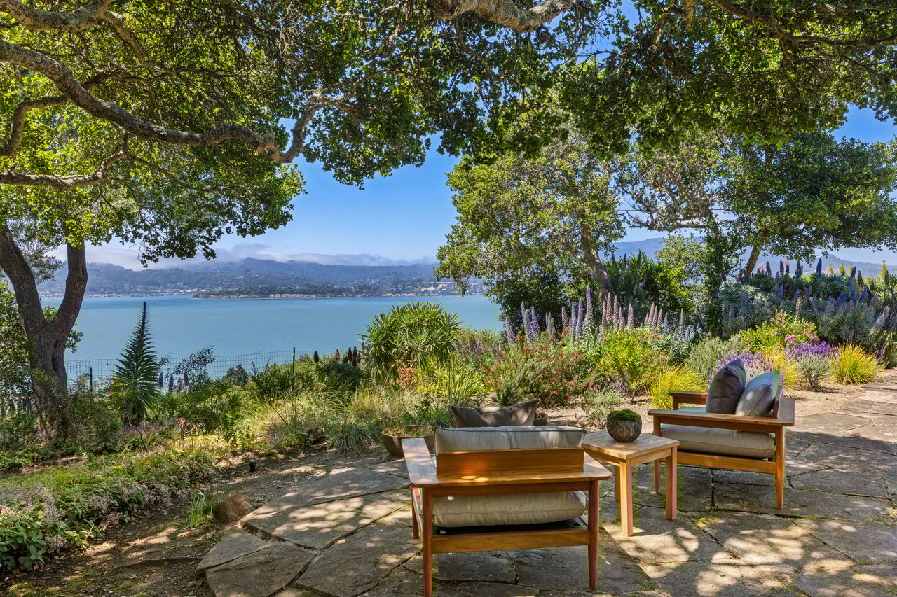 Rare 1+ Acre Dream Site