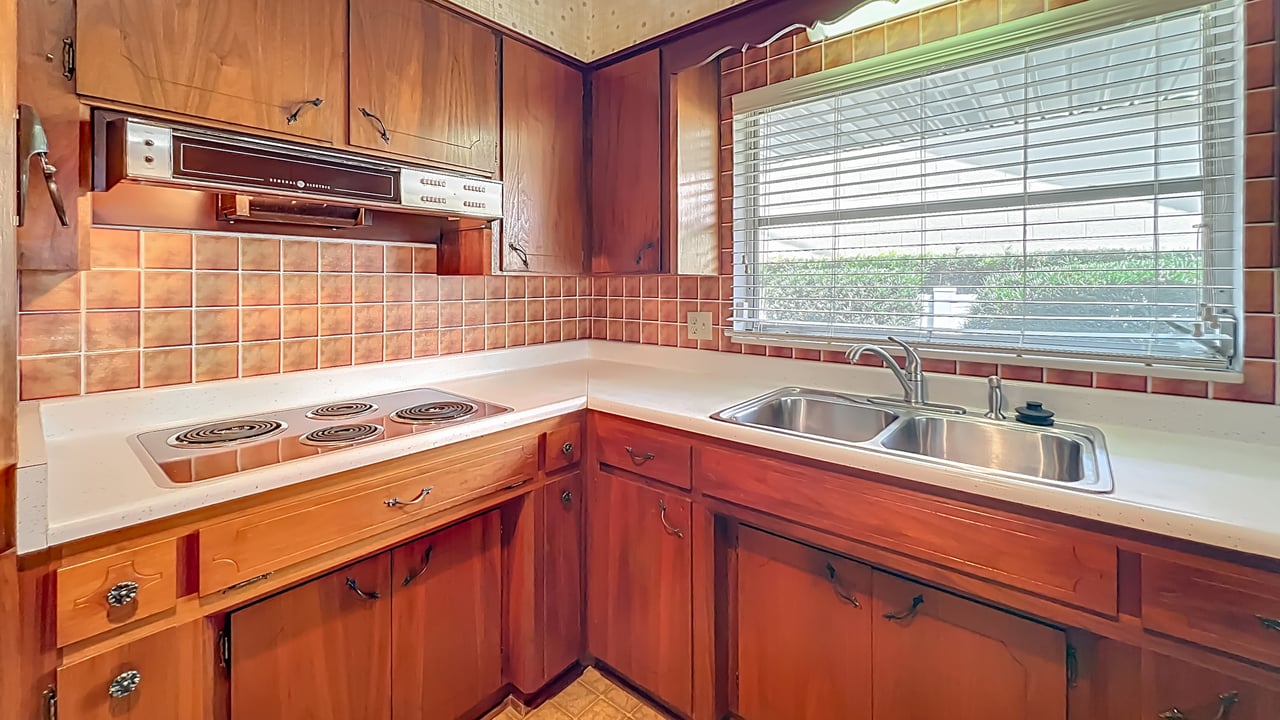 Mid-Century Modern 4-Bedroom in Dommerich Hills, Maitland