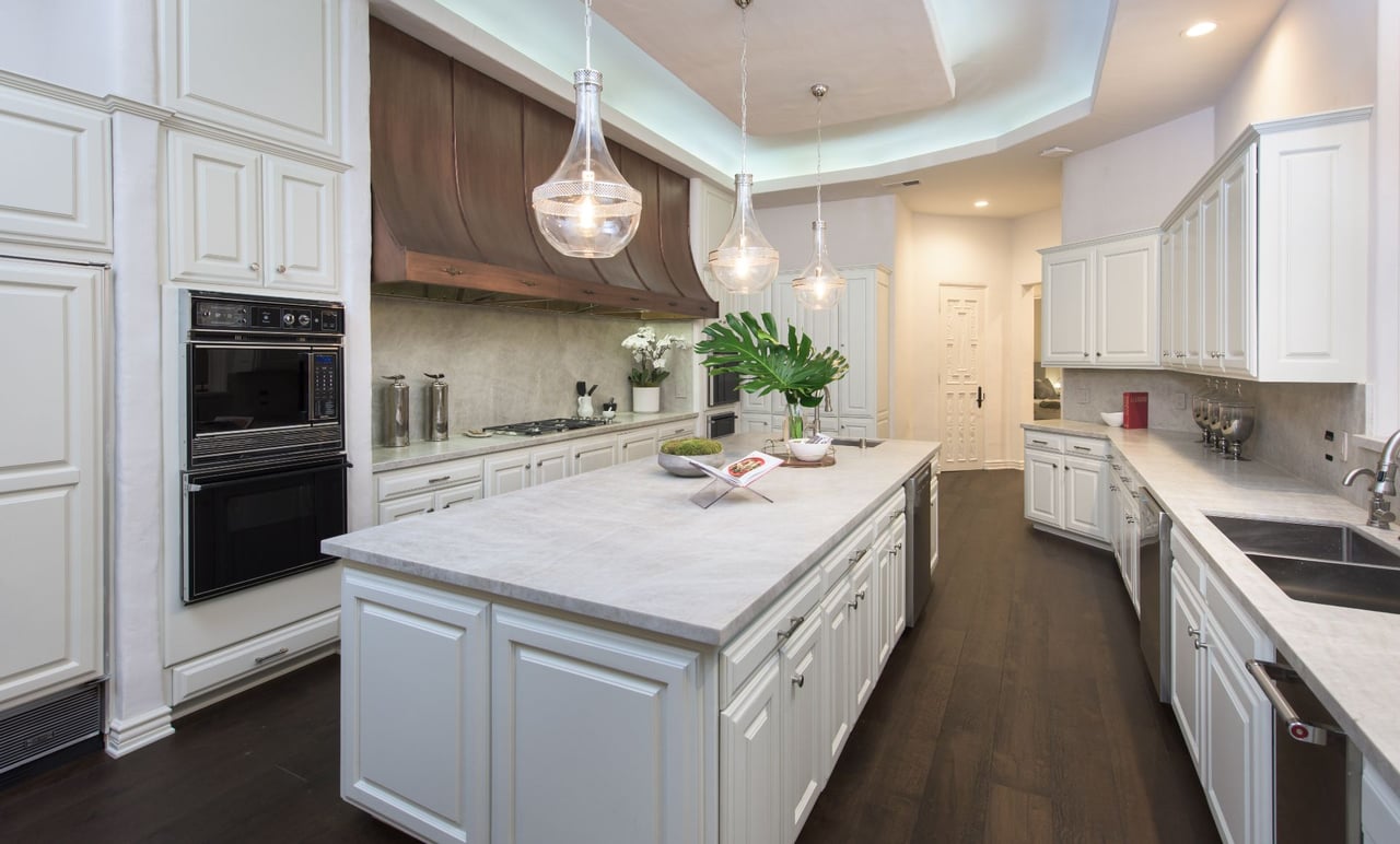 1275 Benedict Canyon Dr