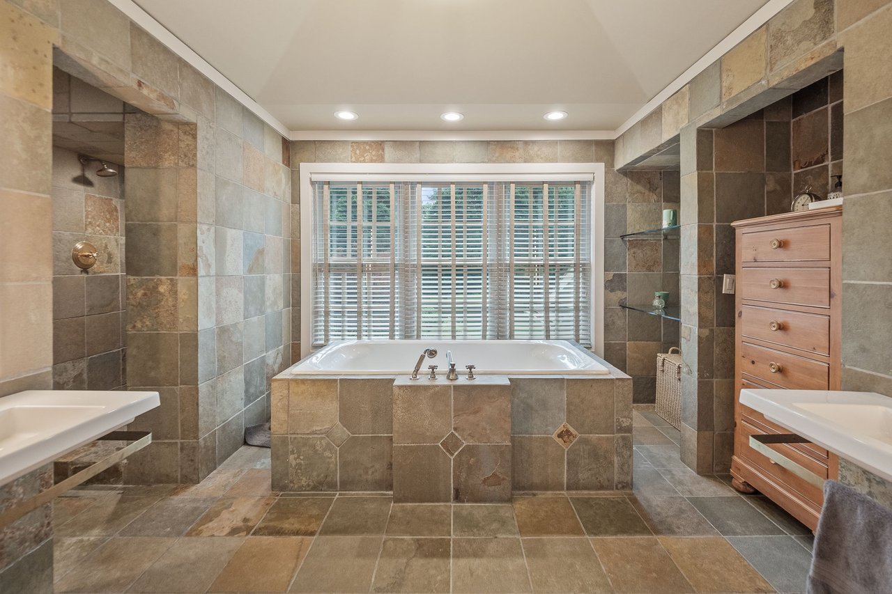 5425 Brookdale Rd, Bloomfield Hills, MI 48304