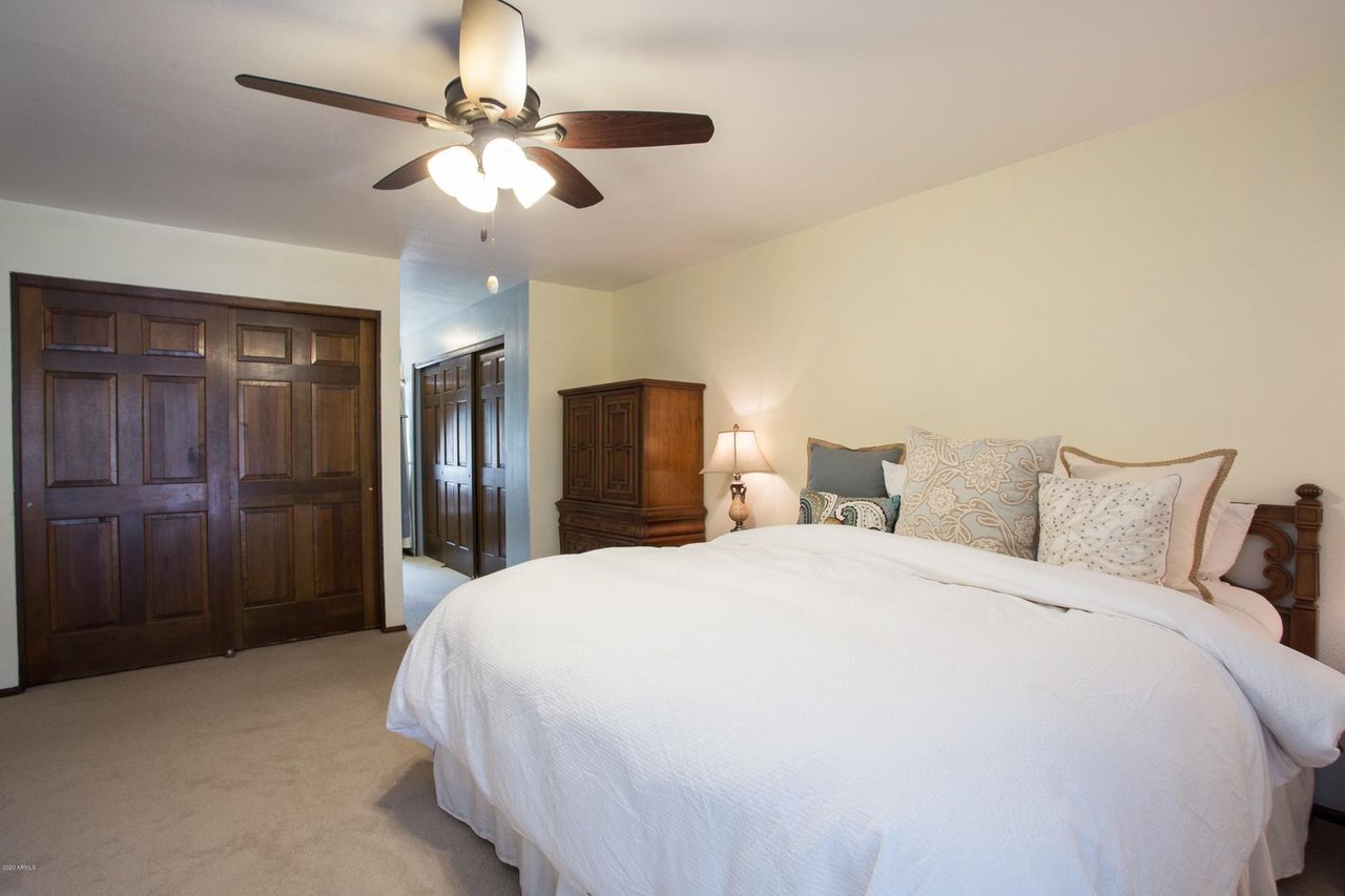 16043 N 52nd Pl