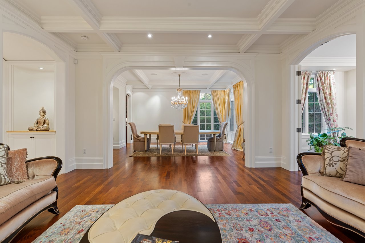 1081 Argyle Drive, Oakville