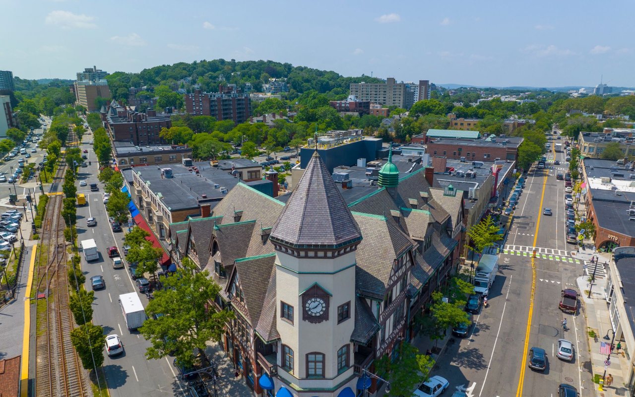 BROOKLINE NEIGHBORHOOD GUIDE