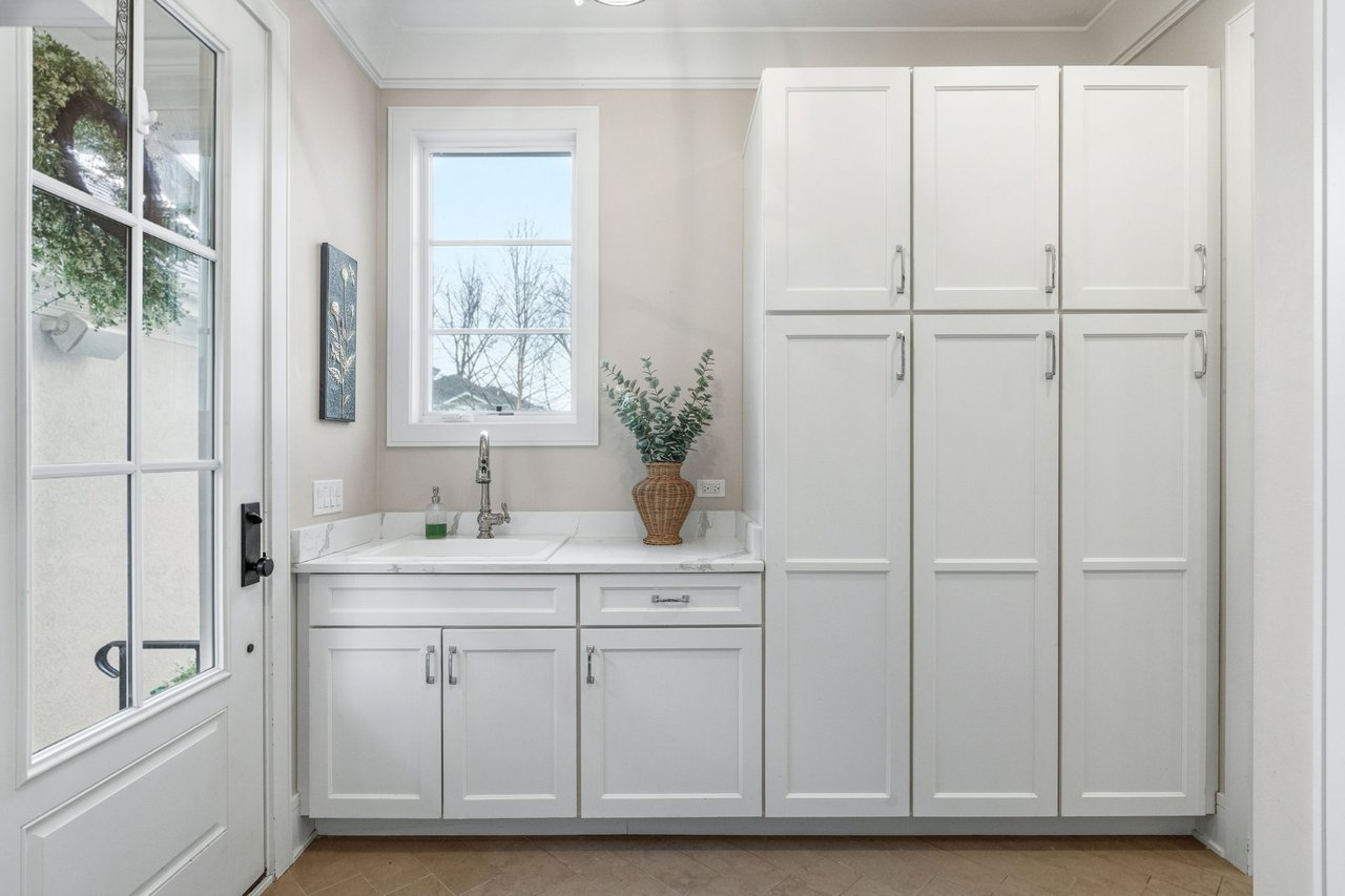 618 Buckingham Place