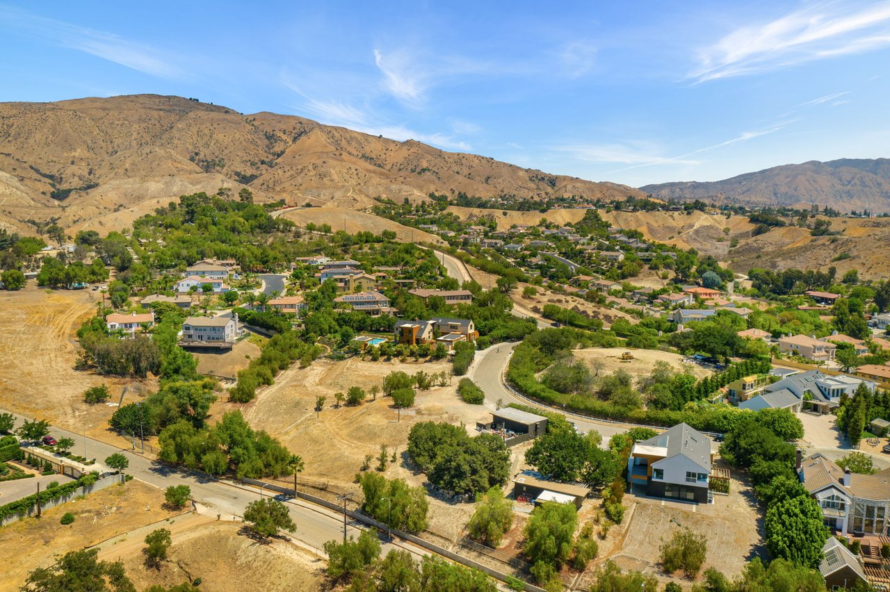 18160 Knoll Hill