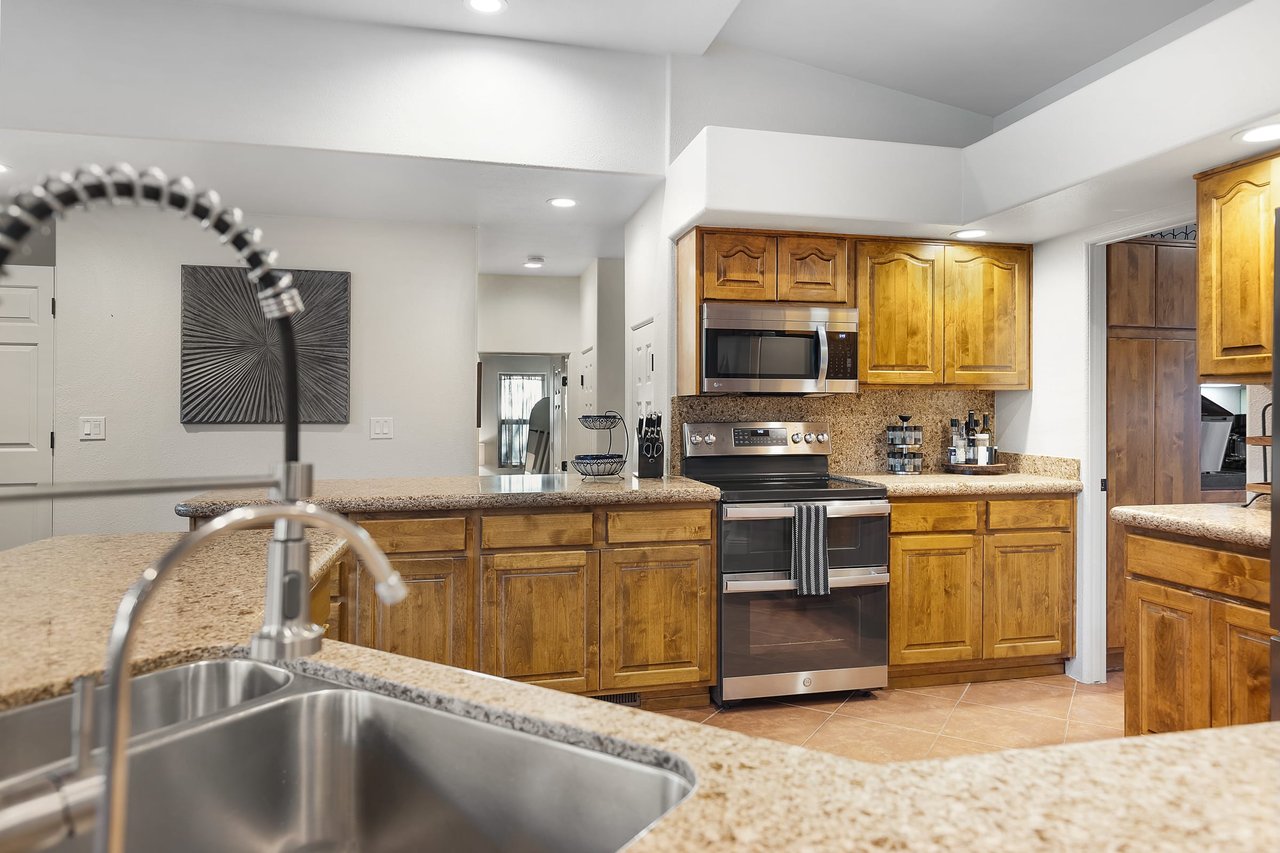 Mammoth Rock Lodge-New Family Home Remodeled, 2 Hot Tubs & Game Room