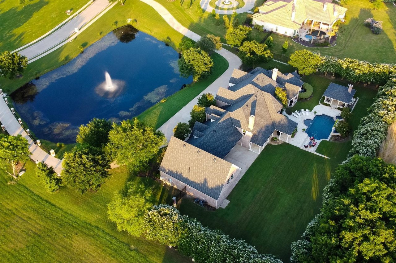 Exquisite Estate On 2.5 Acres - Heath, TX