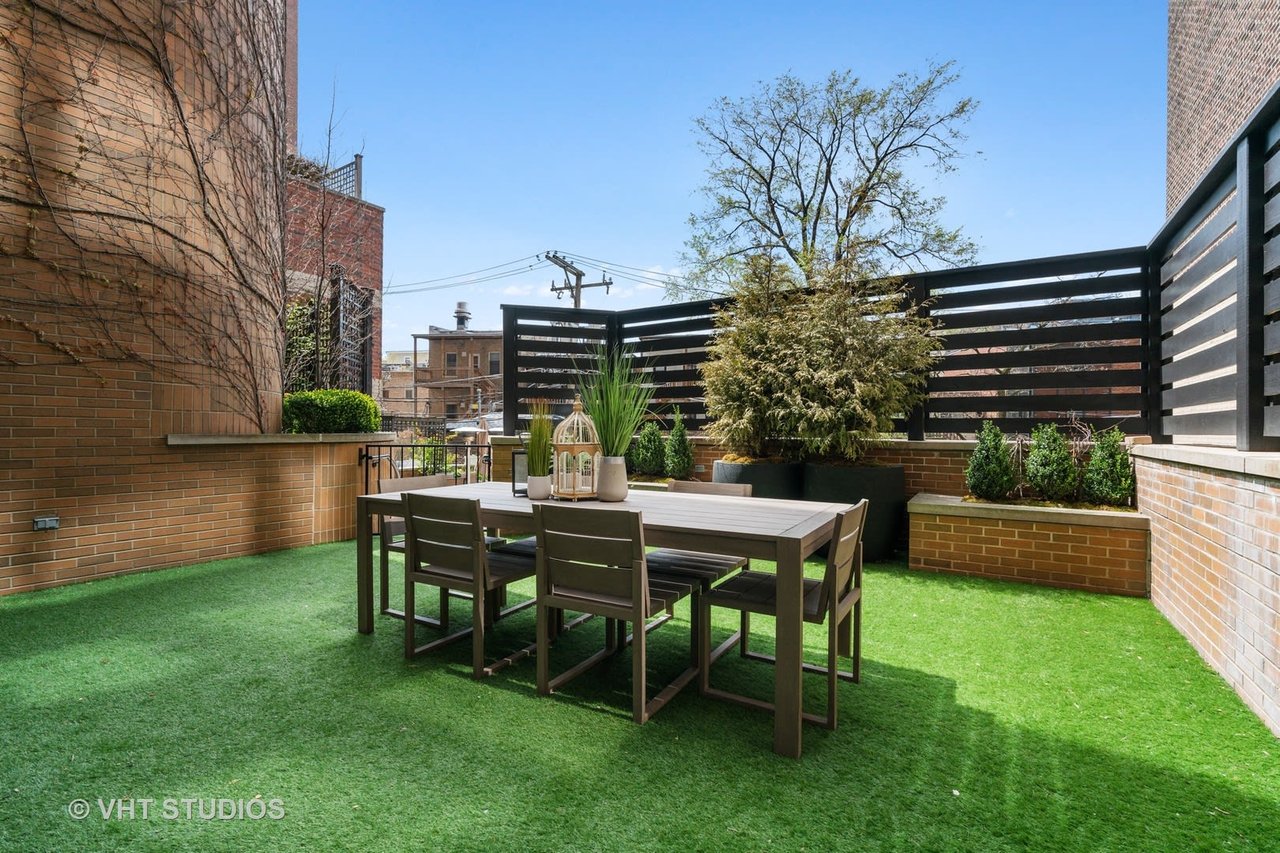2126 N Lincoln Park West
