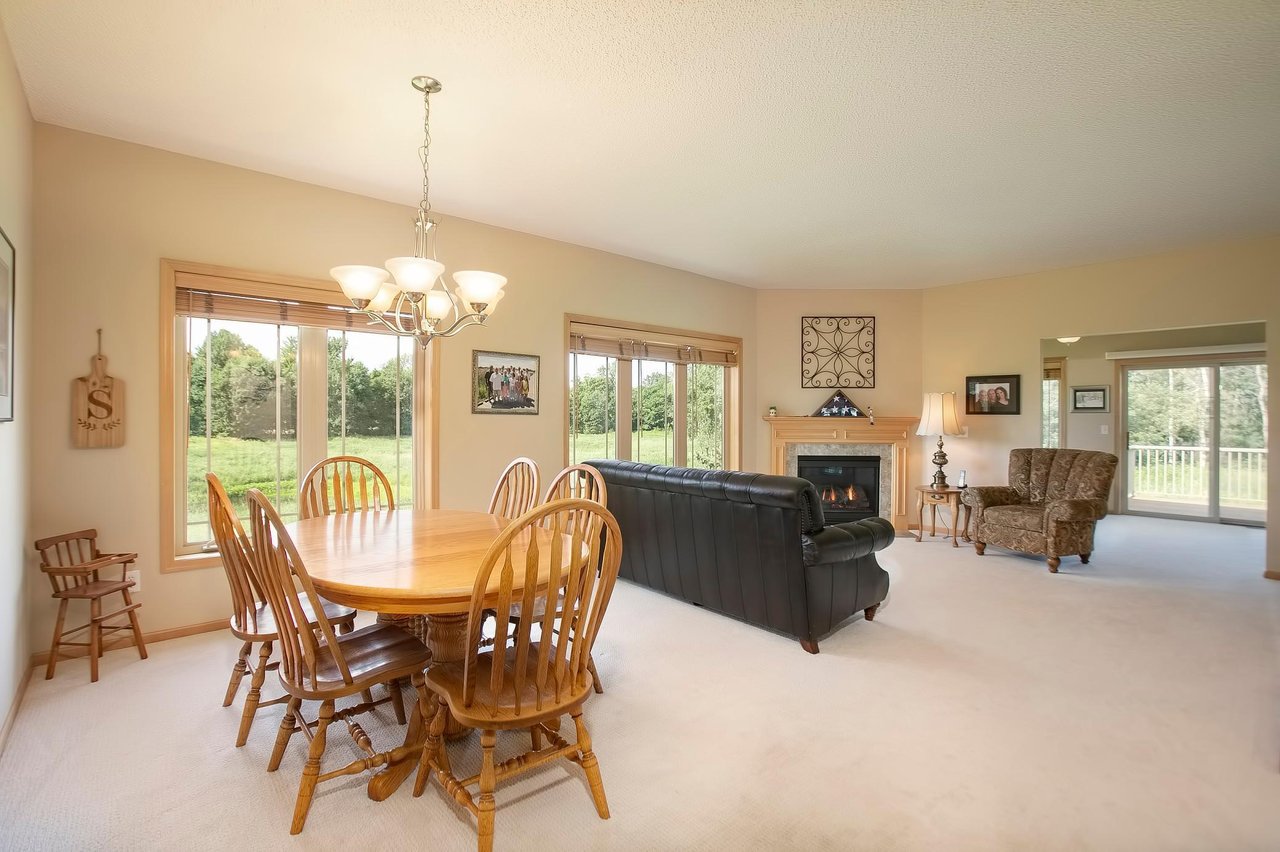 Gorgeous End-Unit Townhome!