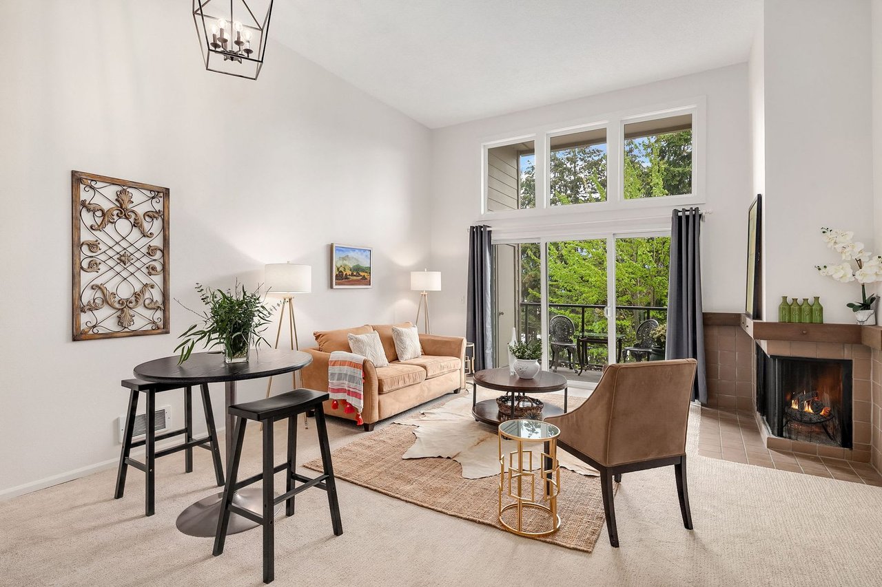 Charming Light and Bright Condo on Mercer Island