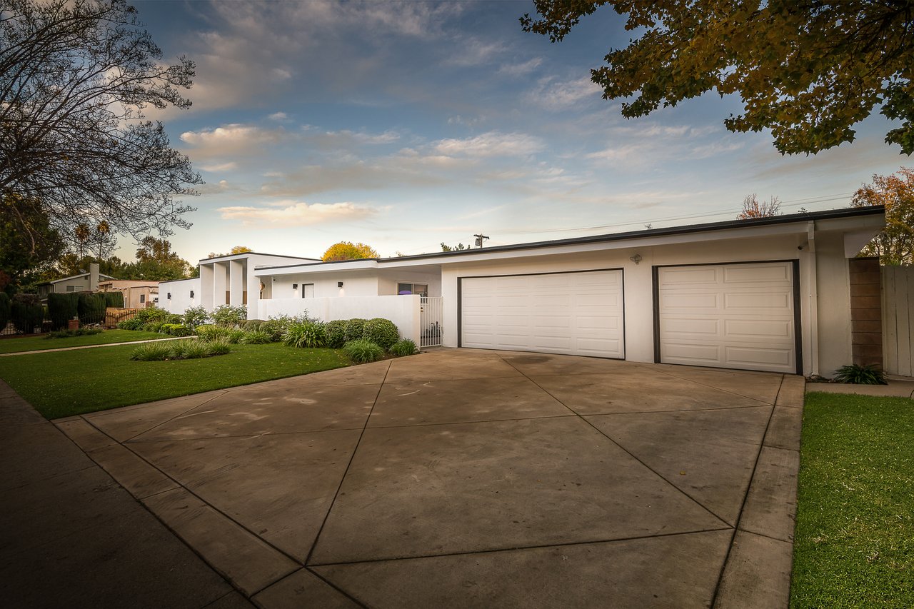 Mid-Century Smart Home in Woodland Hills