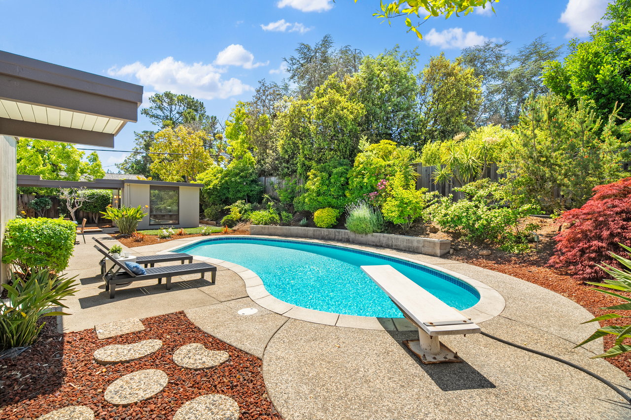 802 Allison WAY