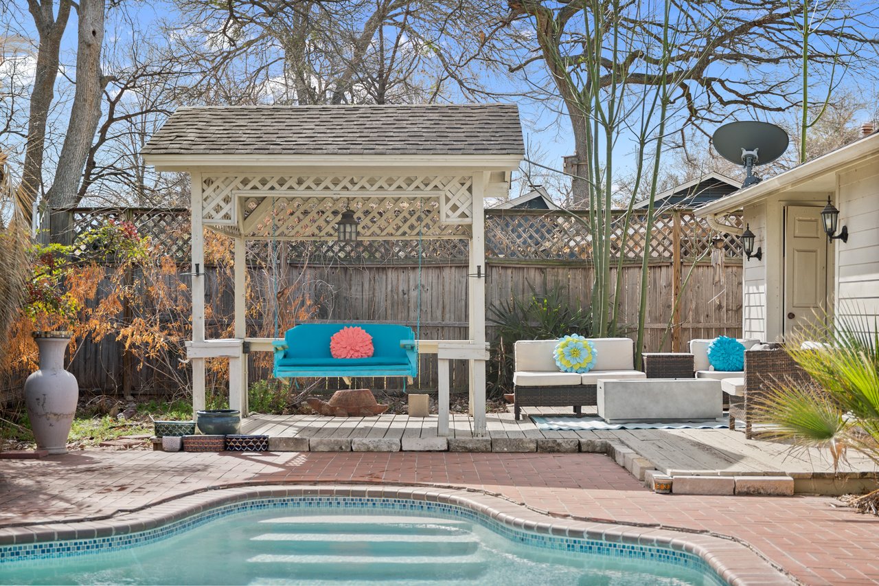 Bloom & Float Getaway 🌸 | Pool Home 5mi to SoCo