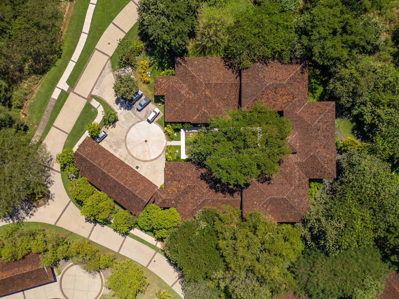 Malinches 27 A/B | Turnkey 6-Bedroom Duplex Investment in Hacienda Pinilla