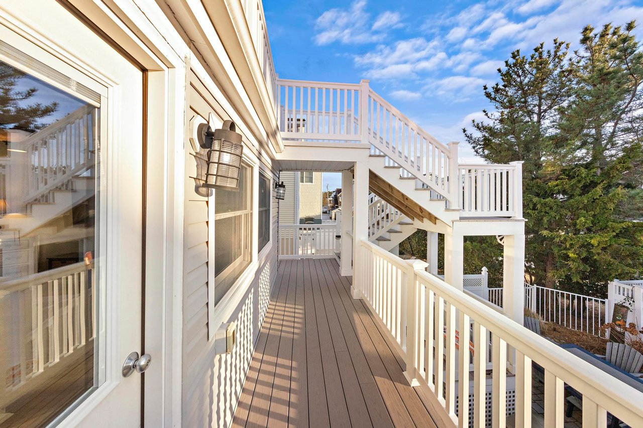 216 Taylor Ave, 1st Floor Unit