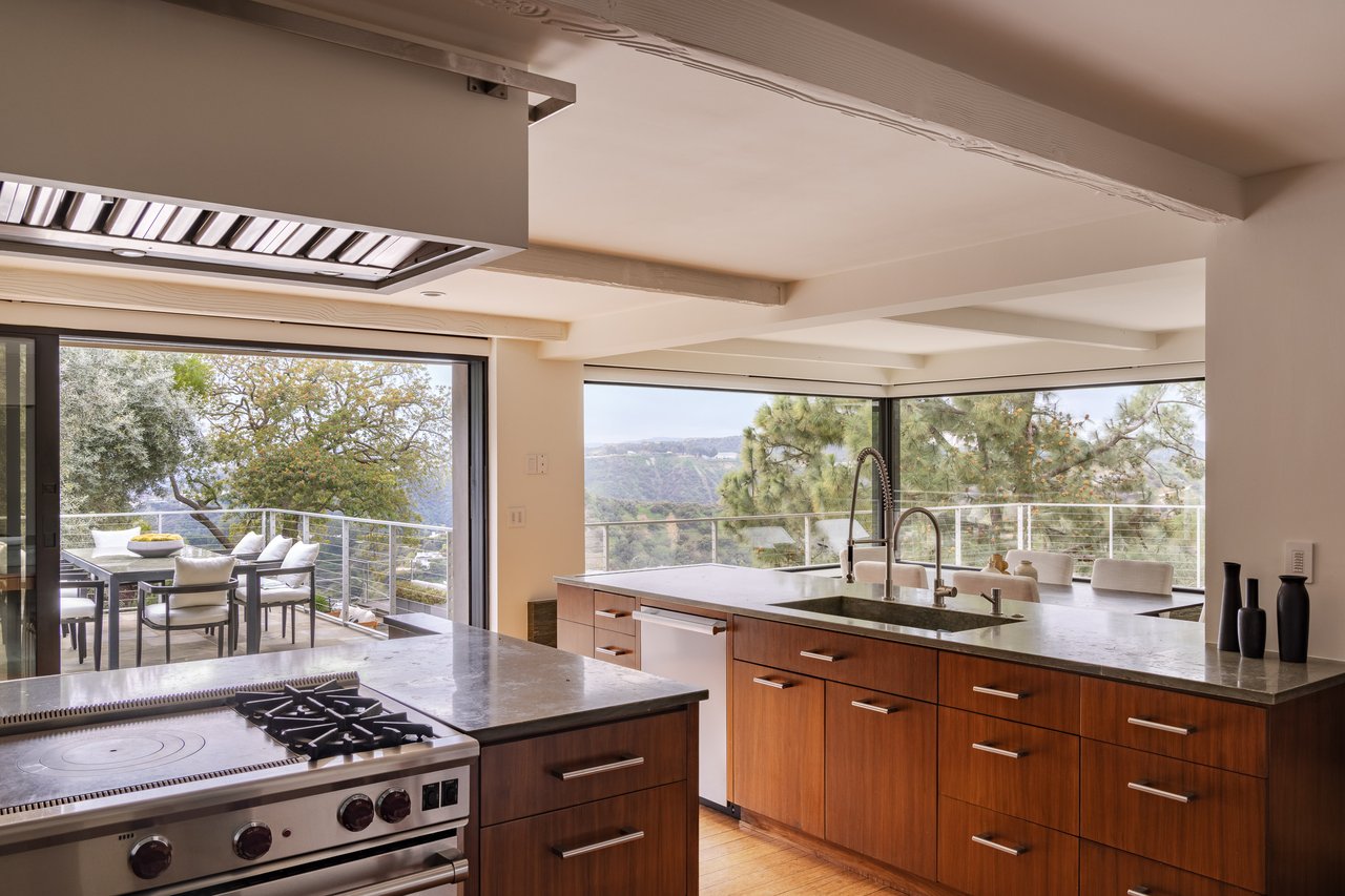 1575 Carla Rdg, Beverly Hills