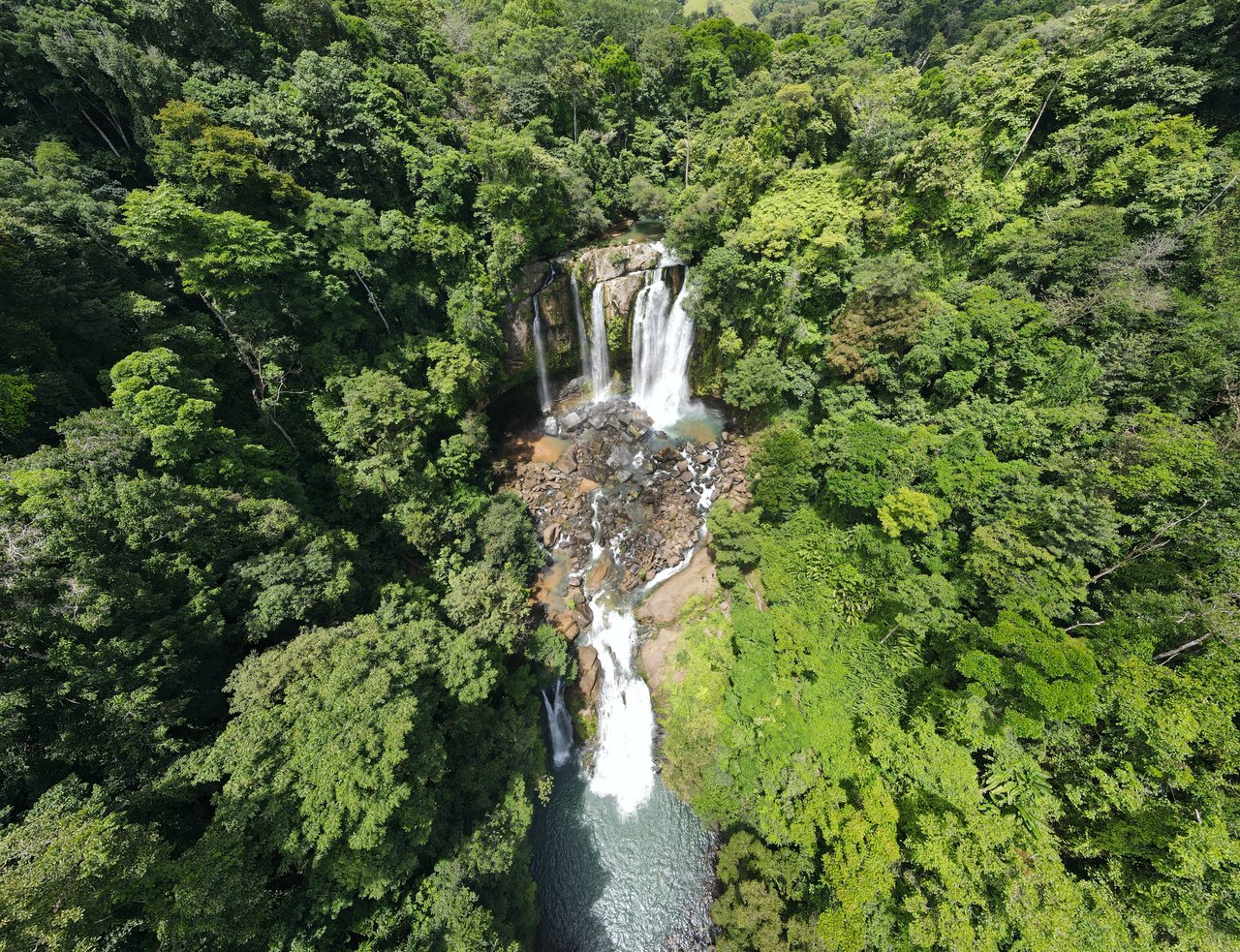 7 ACRES – Mountain Views! Large Building Area, Walking Distance To The Largest Waterfall In The Area, Public Road, Private Setting, Ready To Build, 20Min to Dominical!!