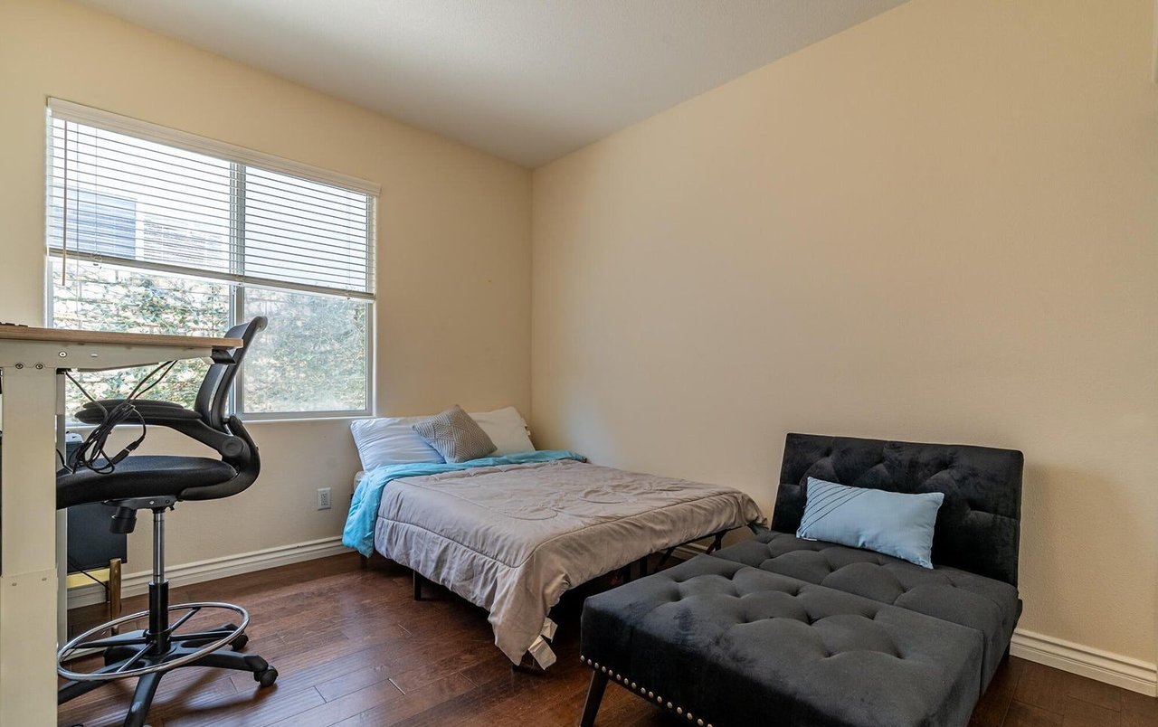 665 Camino De La Luz