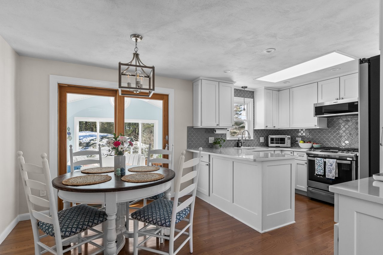 60 Knollwood Circle, North Kingstown, RI 02852