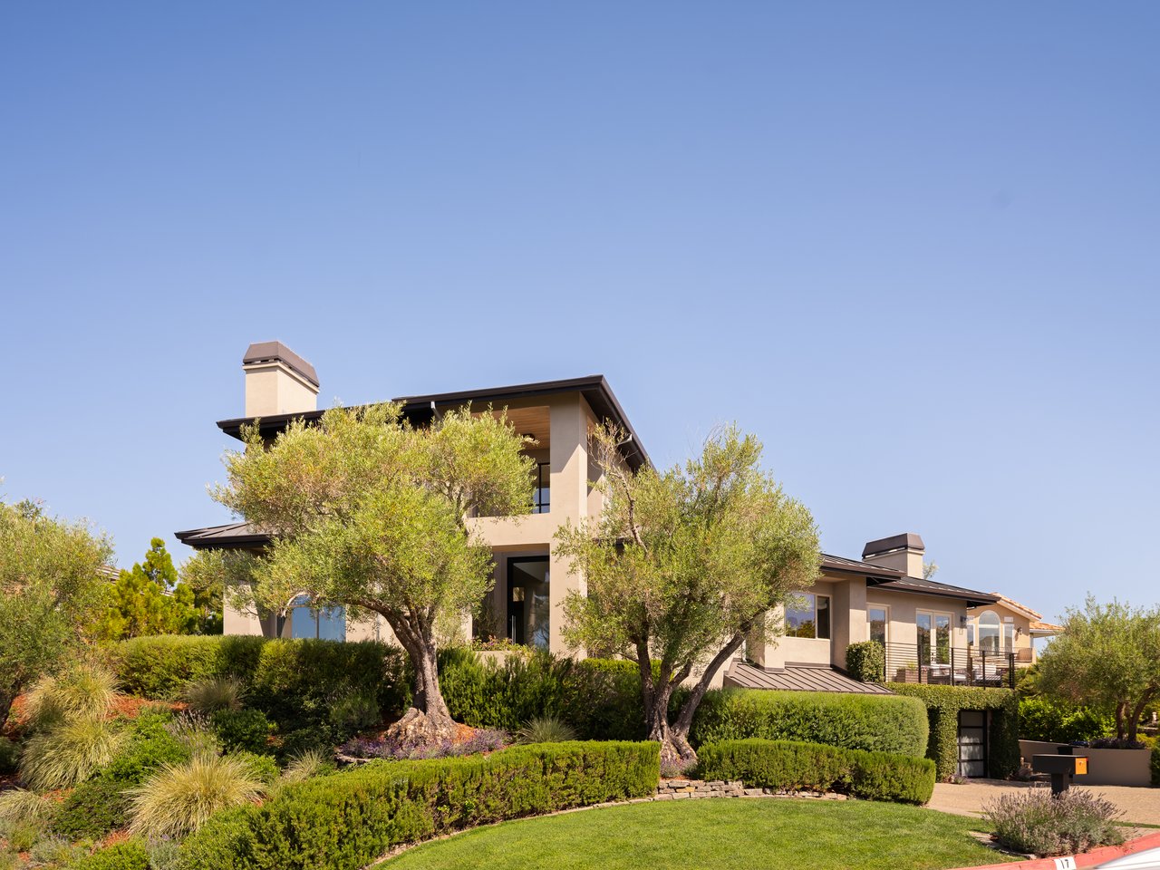 Architectural Modernism, Bay Views, and Exceptional Outdoor Living
