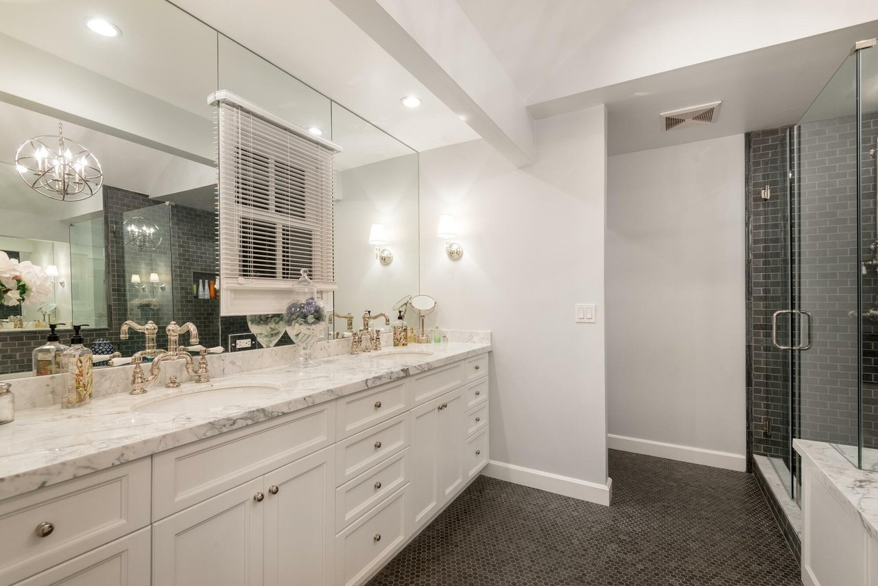 2542 Benedict Canyon Dr