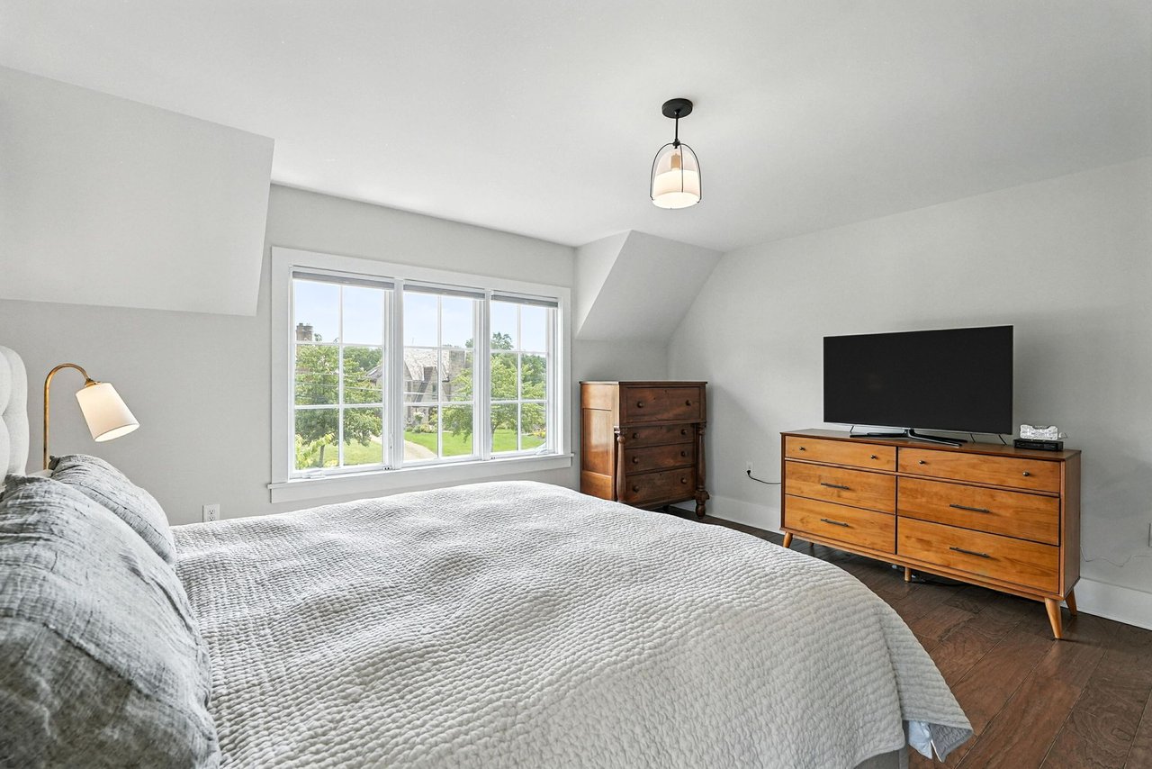 86 Standish Blvd