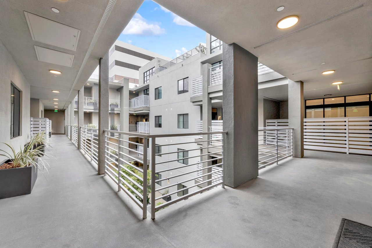 178 S Euclid Ave #301