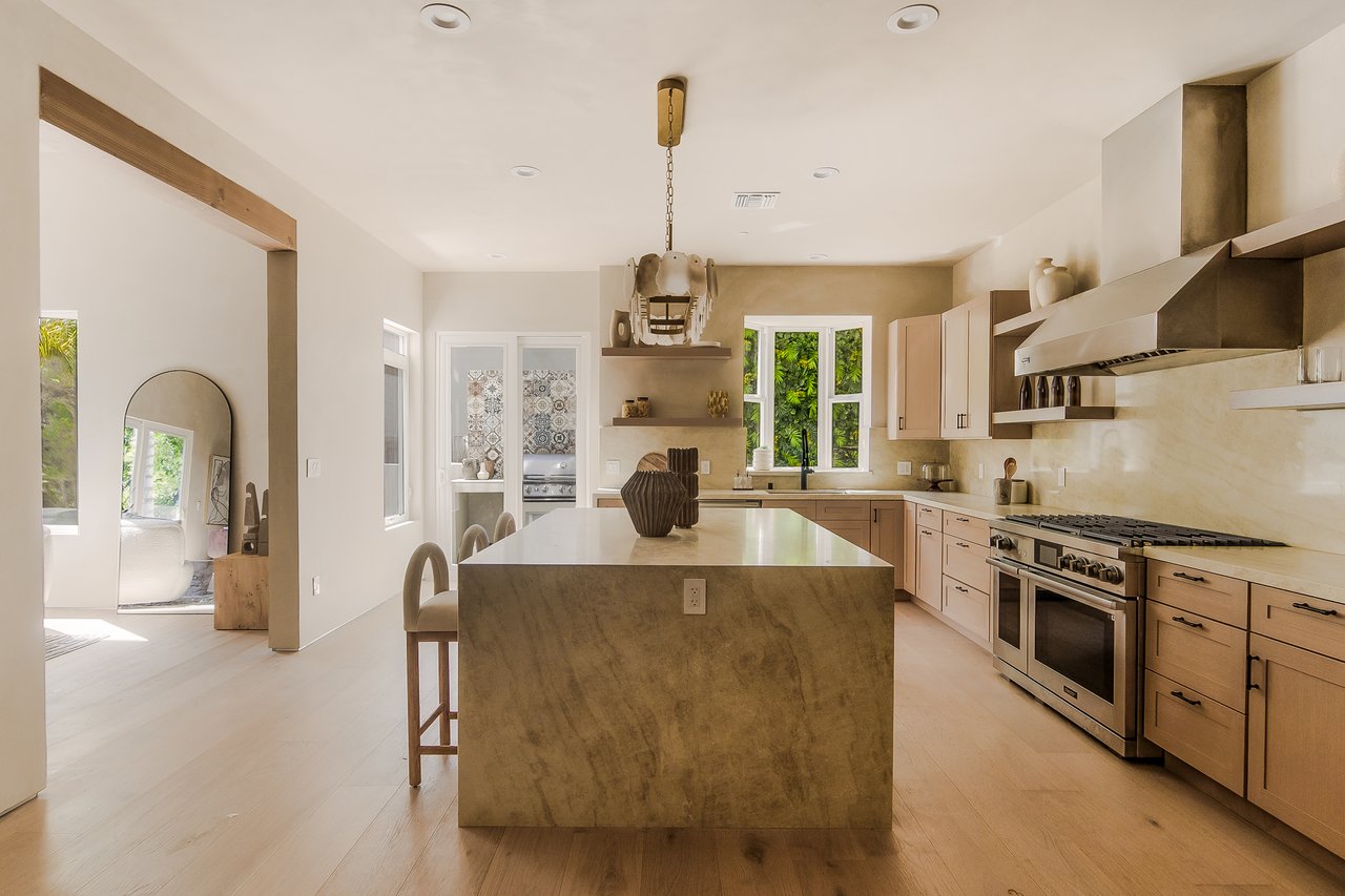 1969 Curson Pl, Hollywood Hills 