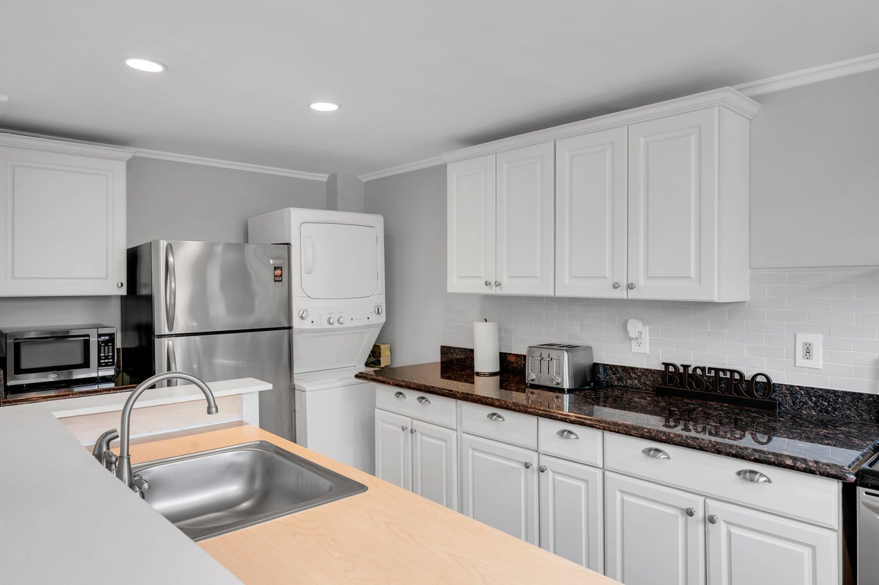 #4 Beautiful Well Design on the First Floor With Outside Deck - Just 3 Homes From Ocean, Bay Head, New Jersey