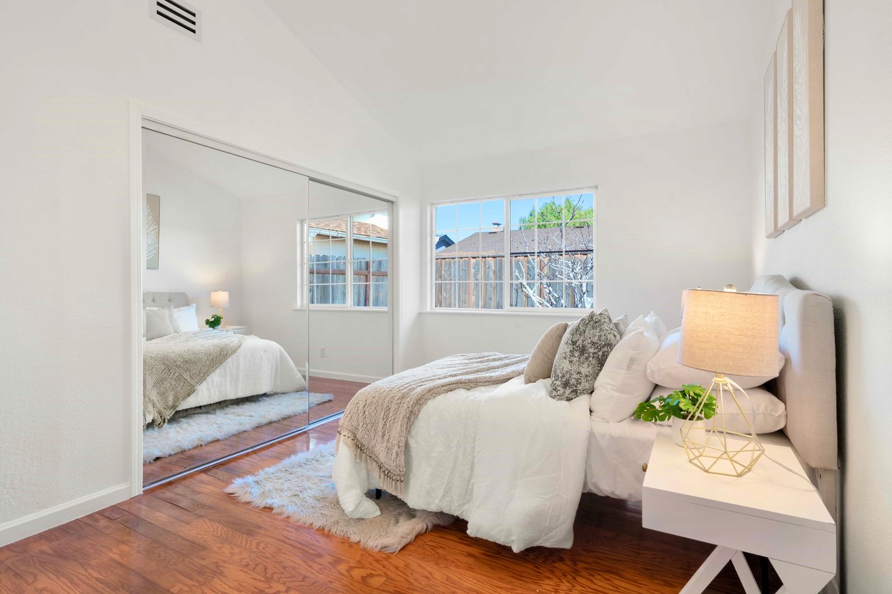 32490 Lake Temescal Ln