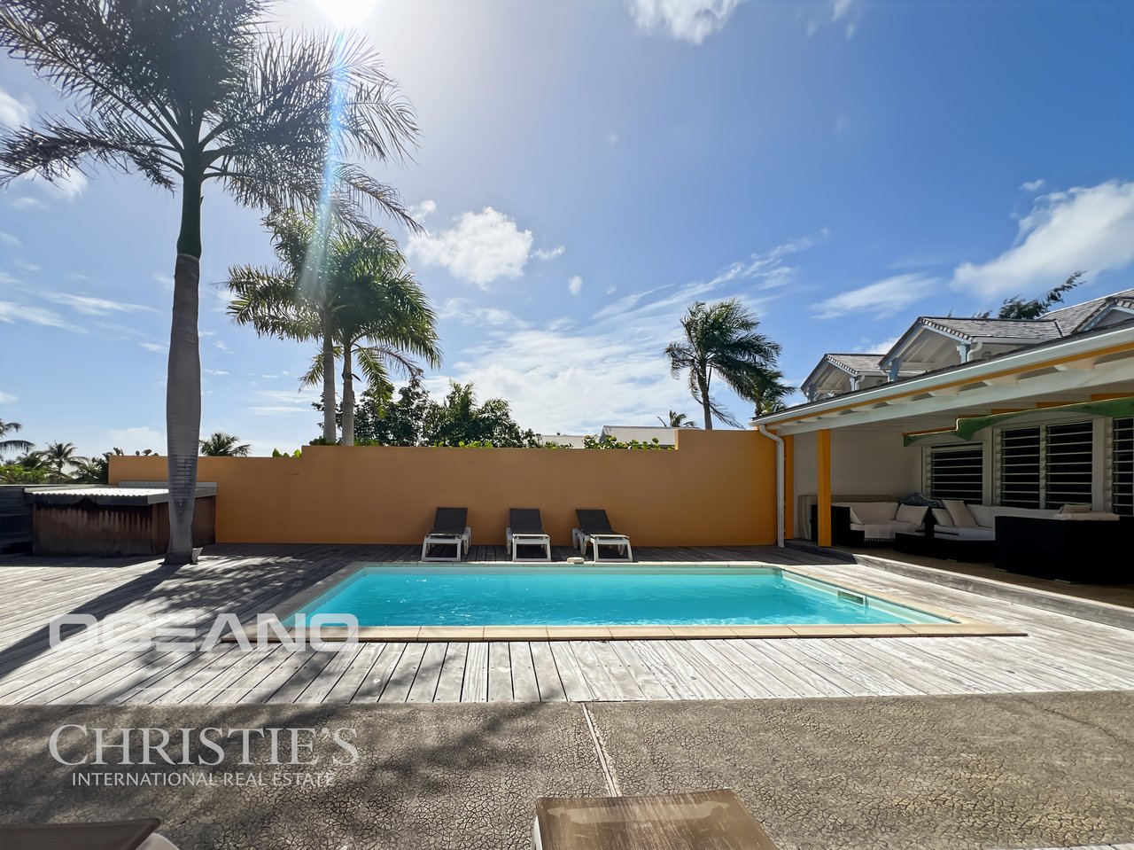 EXCLUSIVITE - 3 bedroom - swimming pool - 5' from the beach - OCEANO Christie's International Real Estate