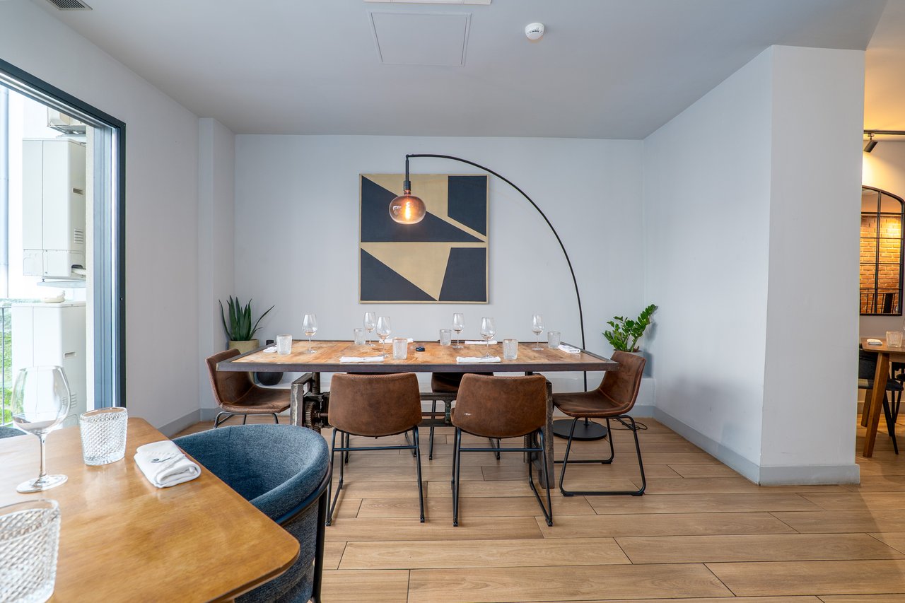 Prime Fine-Dining Restaurant Business Transfer (“Trespasse”) in Central Porto