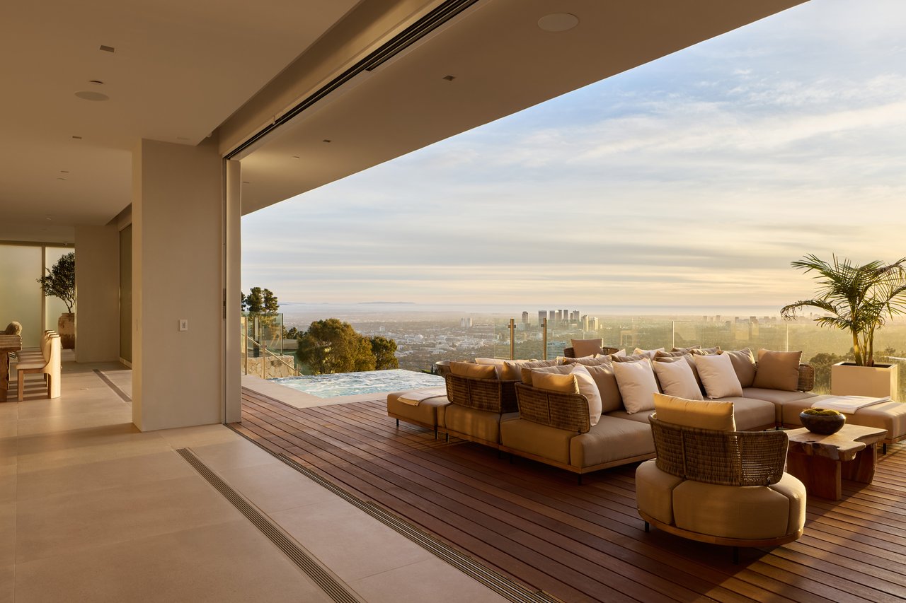 1615 Blue Jay Way, Bird Streets