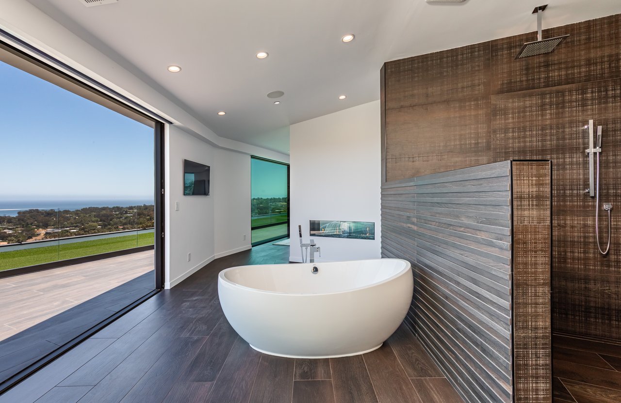 6156 Zumirez Dr