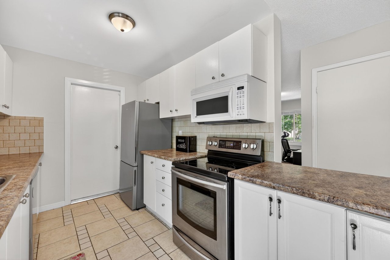 990 Anna Maria Ave
