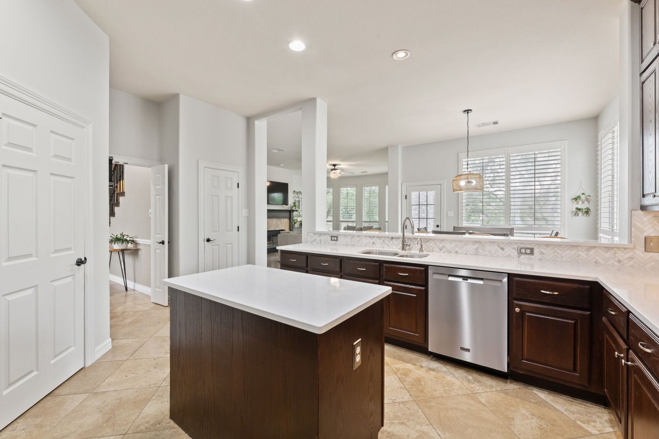 Elegant Cul-de-Sac Retreat in Steiner Ranch with Main-Level Guest Suite